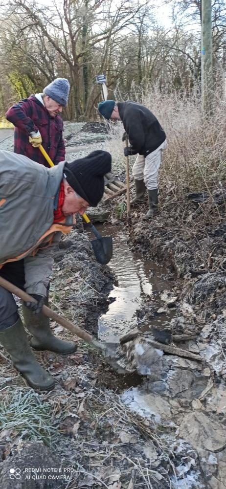 l'arrivée du ruisseau, à la hauteur du chemin des poulaillers, se bouche régulièrement, surtout après une grosse pluie. 1707424458336